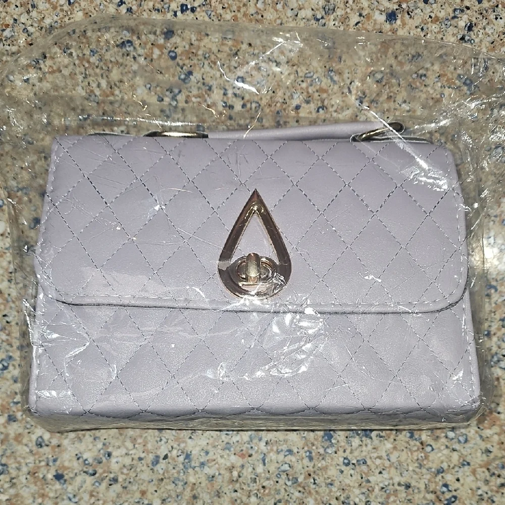 Women's NWT Elegant Quilted Gray Handbag/Crossbody